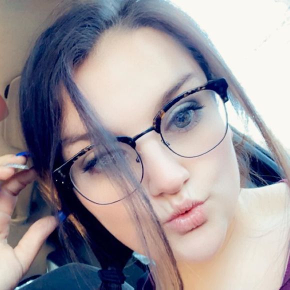 Meet your Posher, Mackenzie - Picture 1 of 1